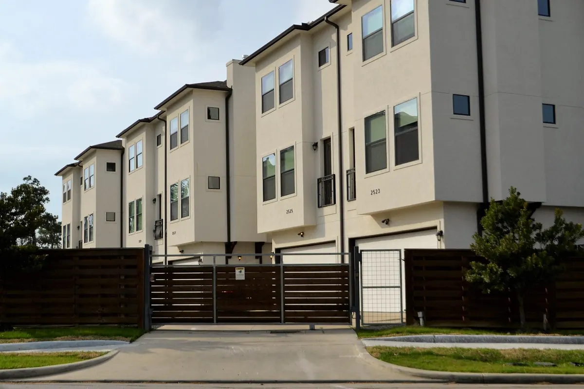 Winter Gate Maintenance Checklist for Cold-Climate Properties